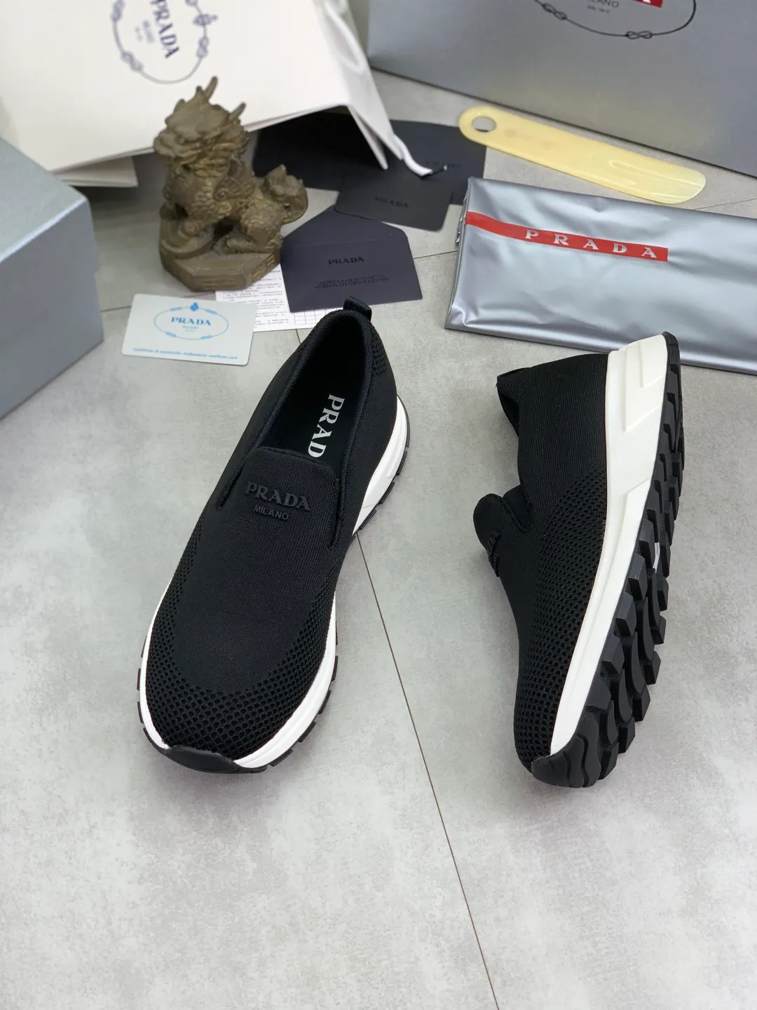 Men's shoes 💰P560💰[New model] Flying weave series (summer must-have) is now available on the official website, 🆘 Trendy brand (Prada) mainly promotes popular models, avant-garde and versatile fashionable men's shoes, private version molding, cowhide surface splicing 1:1.. Simple fashion, original imported cowhide lining and cowhide feet; the atmosphere and personality are more fashionable, eye-catching and pursuing class. It will subvert the old idea and be a must-have for fashion trendsetters with you! Must keep it for yourself! High-end comfort and low-end, high-end quality workmanship. Size: 38-45 6️⃣colors available.